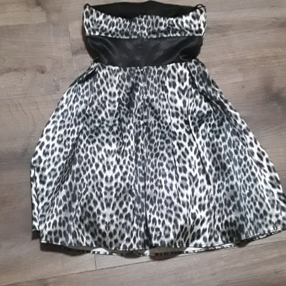 Strapless mini-dress - Picture 4 of 7